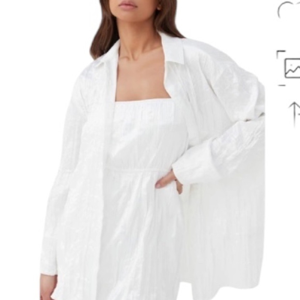 4th and Reckless NWT White Satin Crinkle Long Sleeve Button Down Blouse Medium